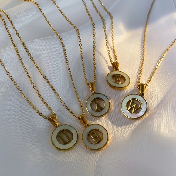 Hollow Round Shell Jewelry Initial Letter - Picture 3 of 5